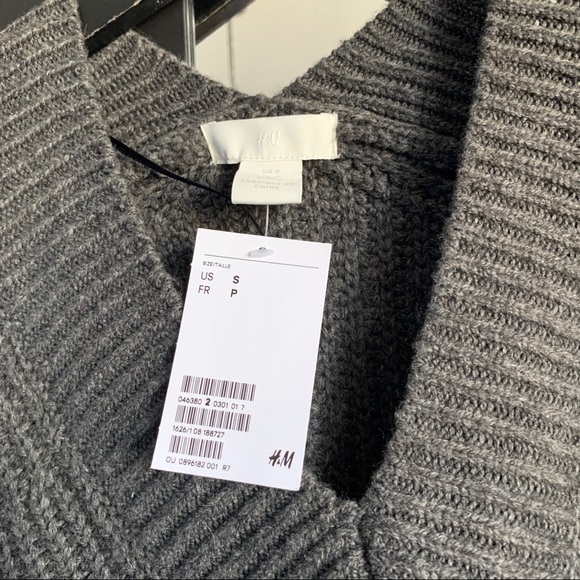 H&M V-neck Sweater - Picture 3 of 3